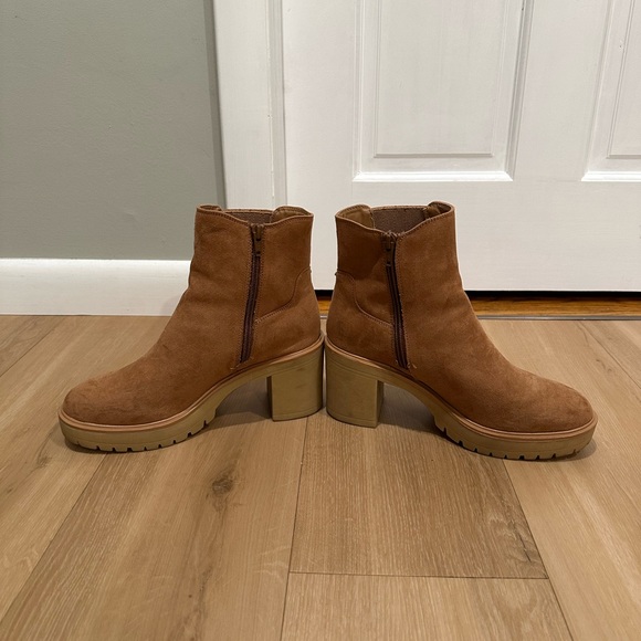 Universal Thread Booties - Picture 2 of 6